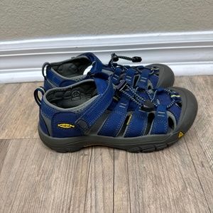 Keen Newport H2 Closed Toe Water Sandal Blue Gray Little Boy Youth 3